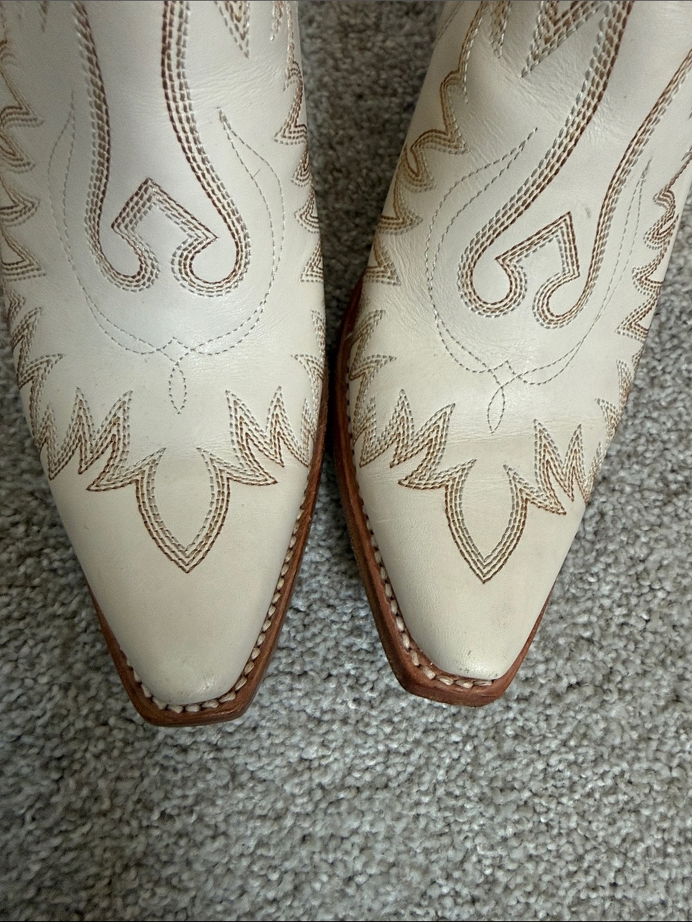 Women’s Cream Western-Style Leather Ankle Boots - Picture 5 of 7